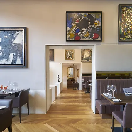 Ξενοδοχείο Ambassade 4*