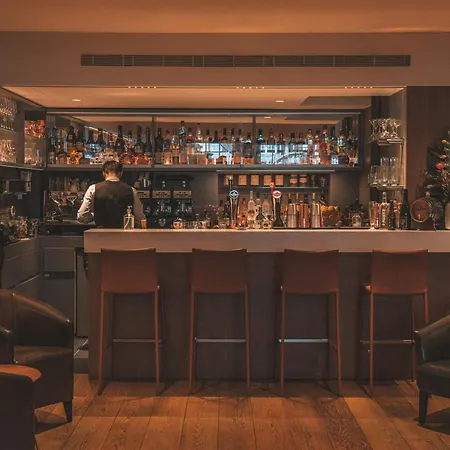Ambassade Hotel 4*